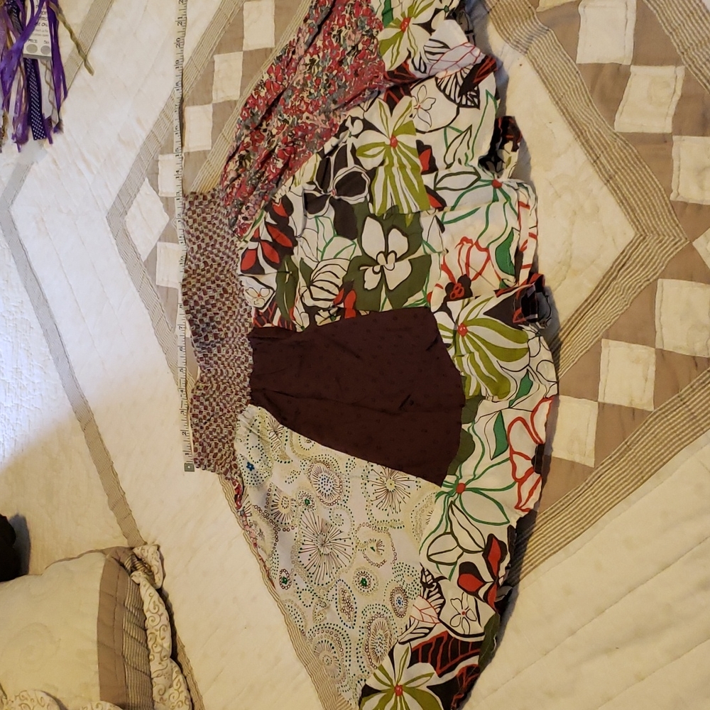 Like new adorable flared pattern skirt